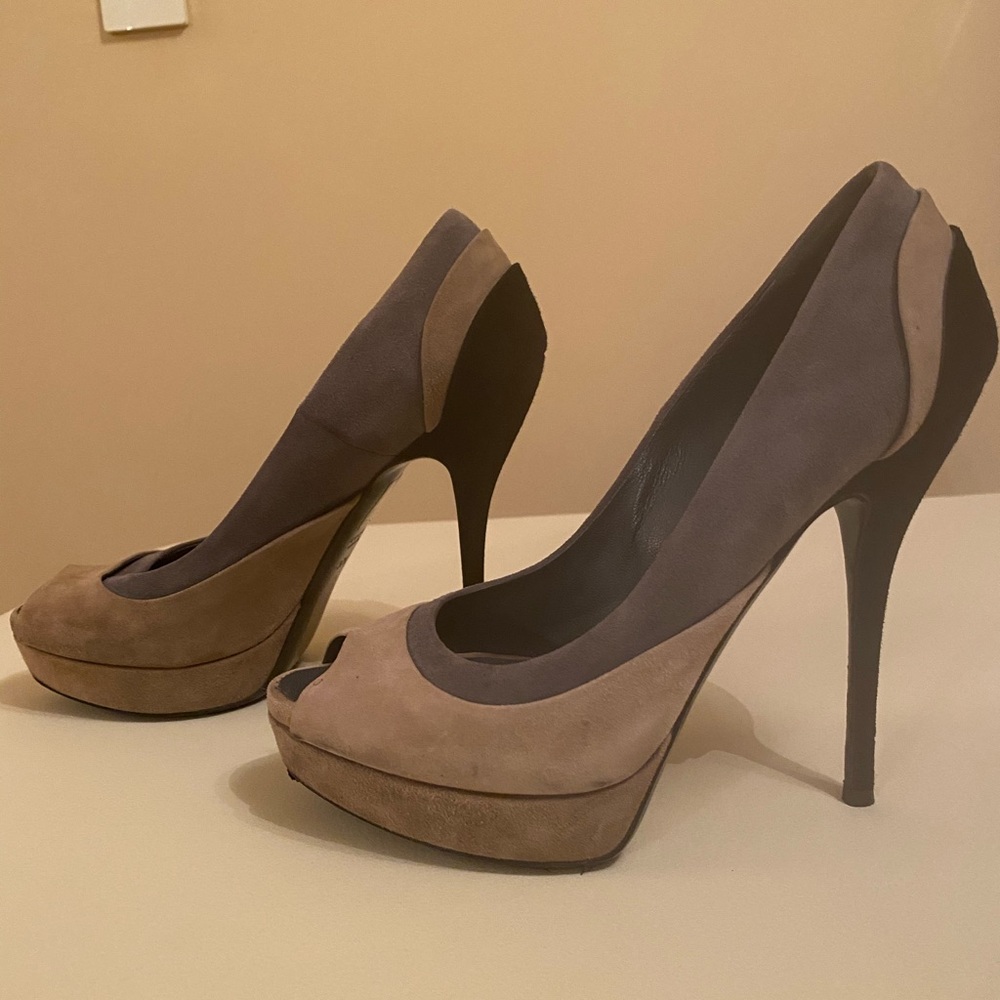 Gucci High heel suede shoes